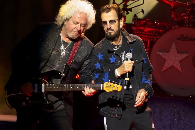 Crowd at a Ringo Starr and His All Starr Band show